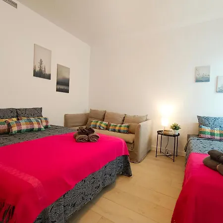 Hostel By Plaza Universidad Barcelona